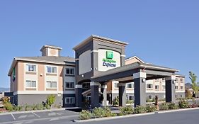 Holiday Inn Express & Suites Ashland